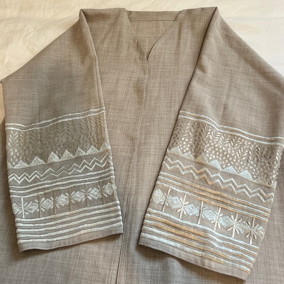 Linen grey abaya with embroidery - Picture 4 of 6